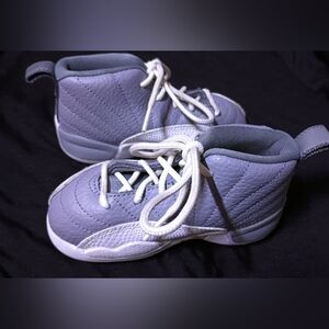 boys 8C Jordan Retro tennis shoes.